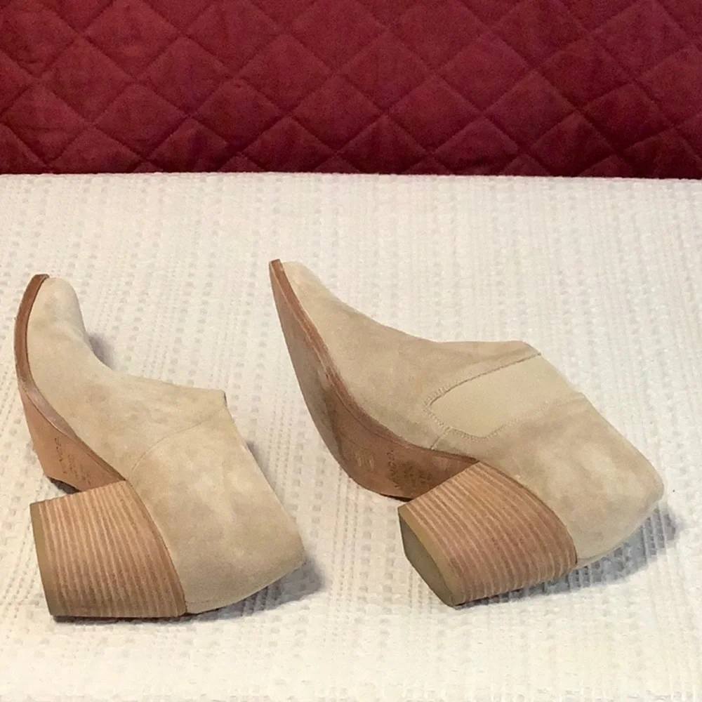 VINCE. Suede booties,size 8.5